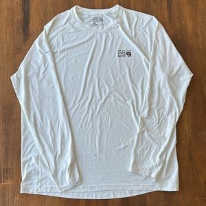 Men’s Mountain Hard Wear performance shirt